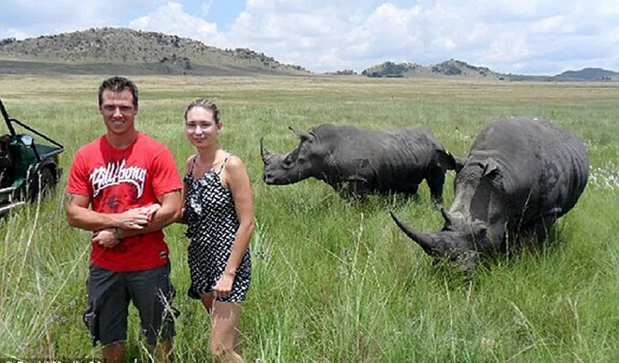 Preţul unei fotografii perfecte: Atacată de un rinocer din cauza FOTOGRAFULUI