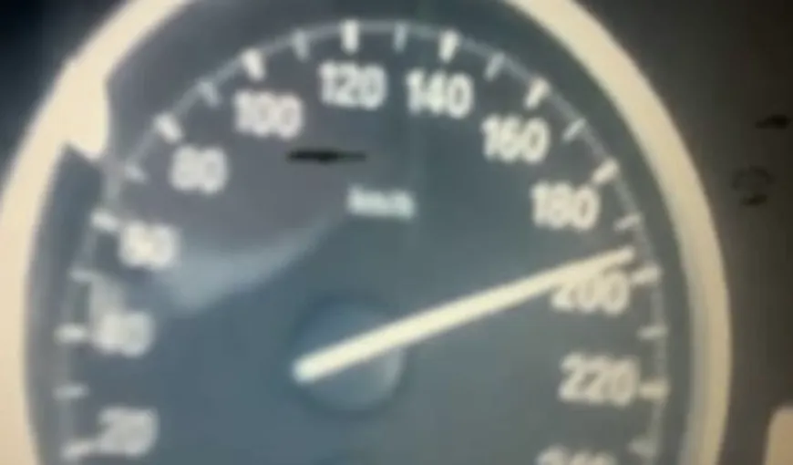 Un minor din Strehaia s-a filmat în timp ce conducea un bolid cu 200 km/h VIDEO