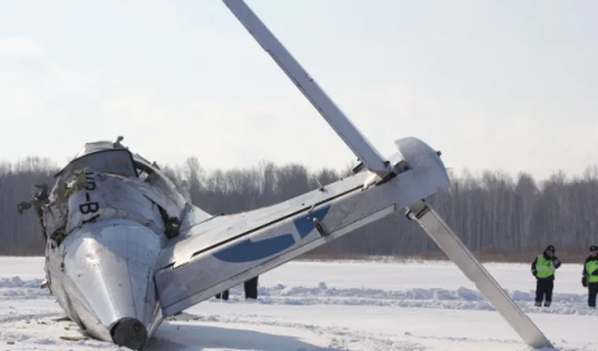 Accident aviatic în Ucraina: Un avion s-a prăbuşit la aterizare. Cel puţin cinci persoane au murit