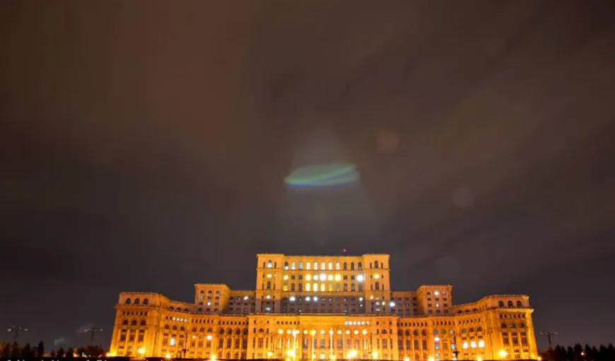 OZN deasupra Palatului Parlamentului din Bucureşti? Ce spun experţii FOTO
