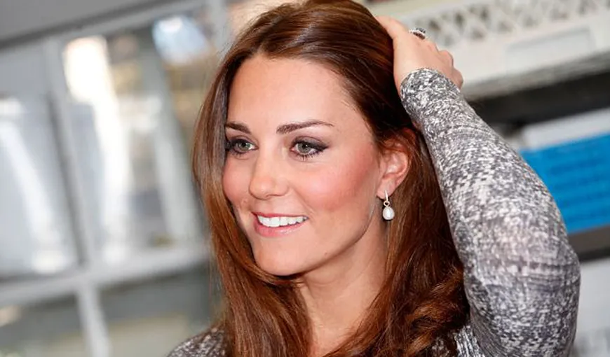 Kate Middleton şi-a arătat burtica de gravidă pentru prima oară, în public FOTO