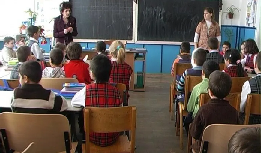 Învăţătorii critică intenţia de a reduce orele de Limba română şi Matematică în învăţământul primar