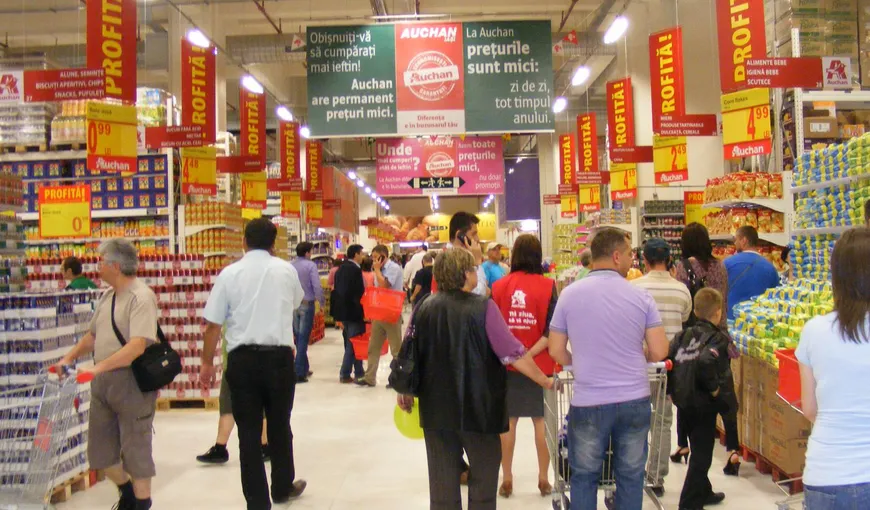 Auchan angajează peste 50 de oameni în marile oraşe. Te califici dacă ai cel puţin 10 clase