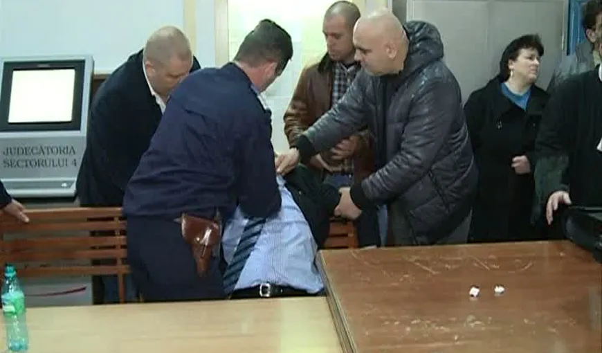 Incident la procesul lui Năstase: Un bărbat a LEŞINAT în sala de judecată VIDEO