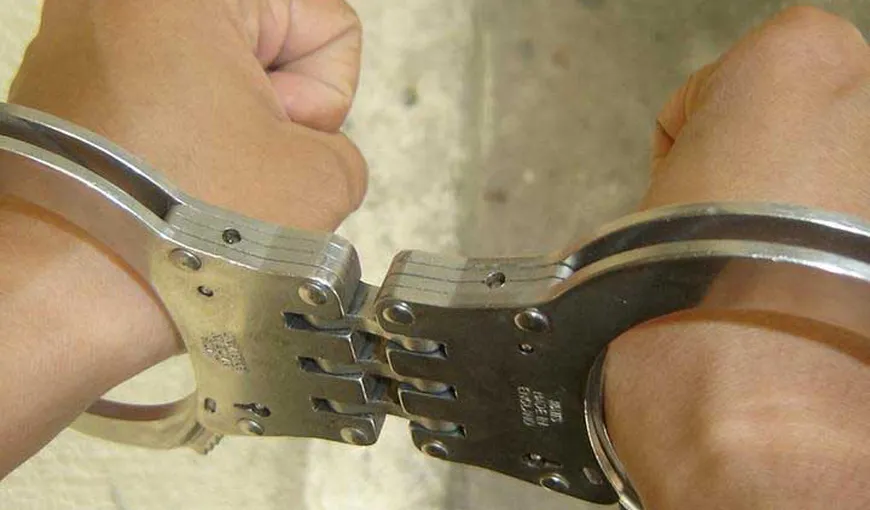Un recidivist, condamnat la închisoare după ce a violat o fată de 14 ani pe un mormânt