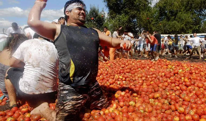 Războiul Tomatelor în Chile: Taberele adverse s-au bătut cu 40.000 de tone de muniţie VIDEO