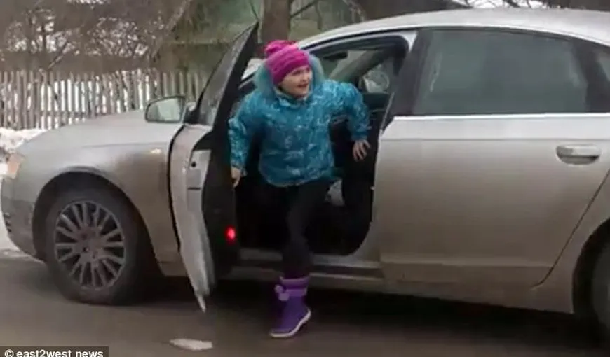 Clipul care a scandalizat internetul. O fetiţă de 8 ani conduce pe un drum îngheţat, cu 100 km/oră