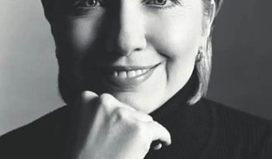 Hillary Clinton îşi croieşte drumul către Casa Albă cu încă un volum de Memorii