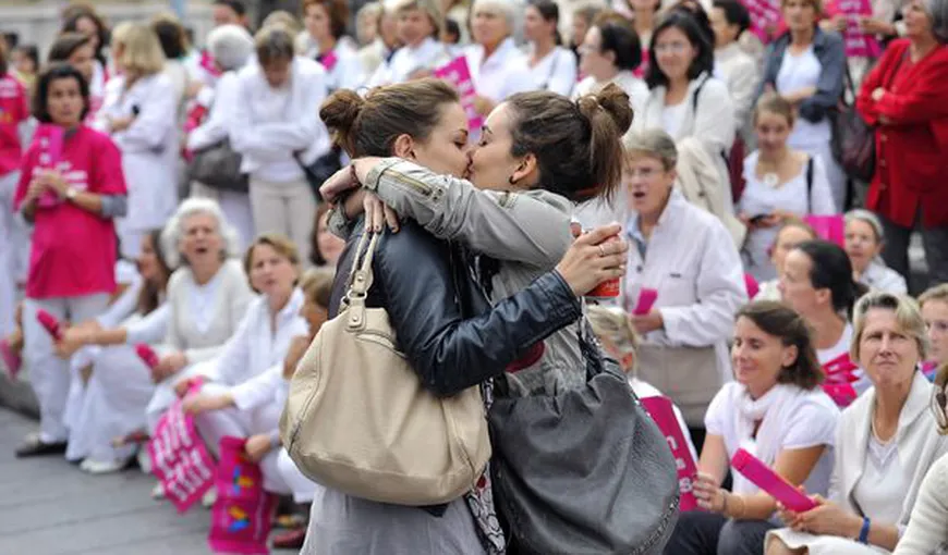Parlamentul francez a dat liber căsătoriilor între persoane de acelaşi sex