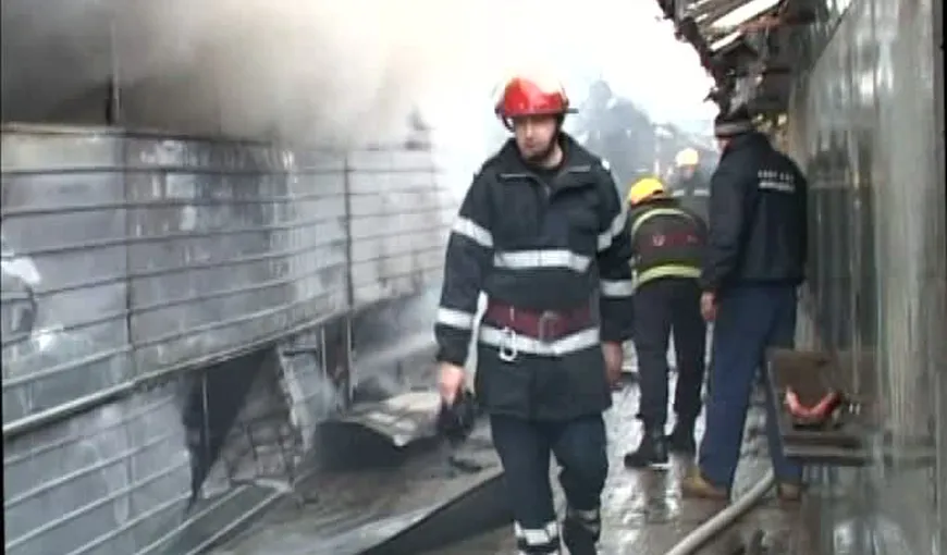Incendiu puternic, într-o piaţă din municipiul Arad