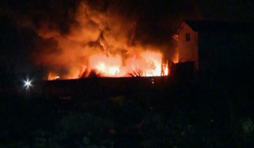 Incendiu puternic în Sighetu Marmaţiei: Un magazin a fost cuprins de flăcări