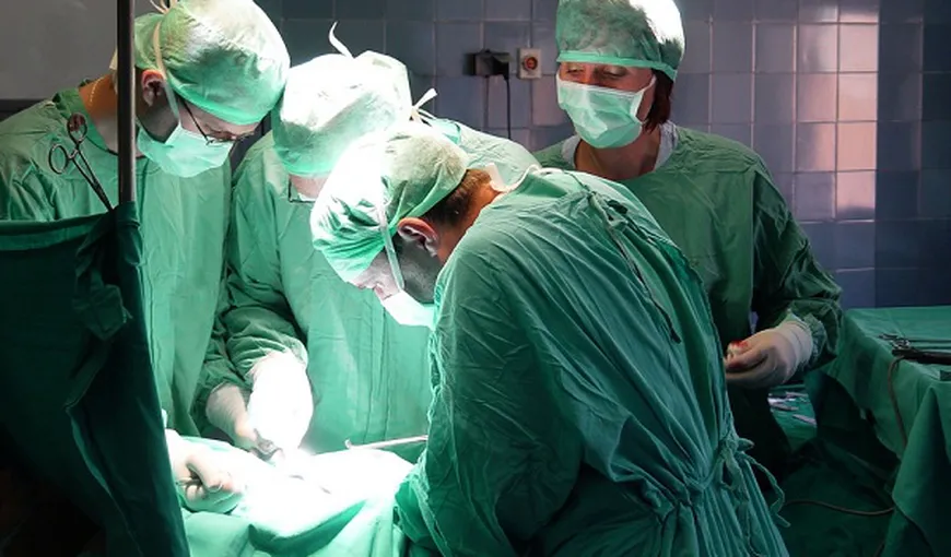 Cluj: Operaţia de extirpare a unei tumori gigant s-a încheiat. Pacientul este în stare stabilă