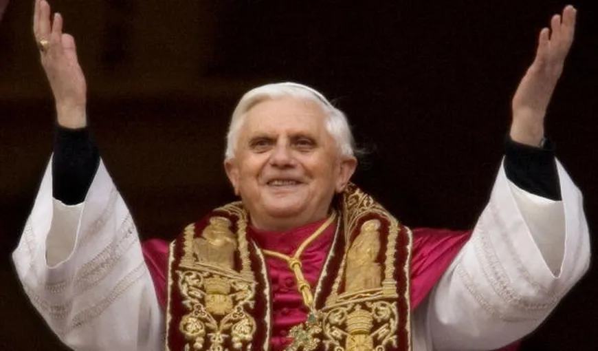 Benedict al XVI-lea îi promite „supunere necondiţionată” viitorului Papă