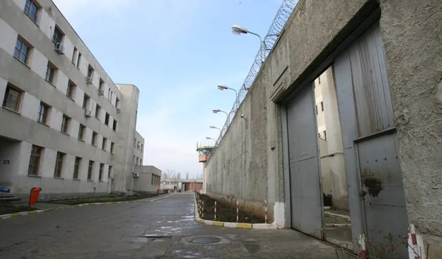 Percheziţii la Rahova: Doi deţinuţi au înşelat diverse persoane, după ce le-au sunat şi cerut bani