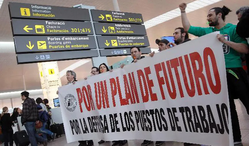 Confruntări violente între grevişti ai companiei Iberia şi poliţie, pe aeroportul din Madrid