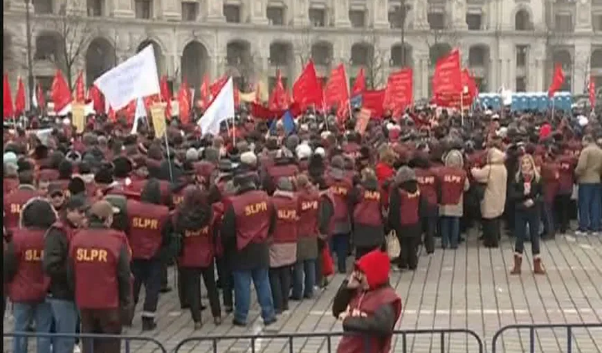 Mii de poştaşi au protestat împotriva reducerilor salariale şi concedierilor masive VIDEO