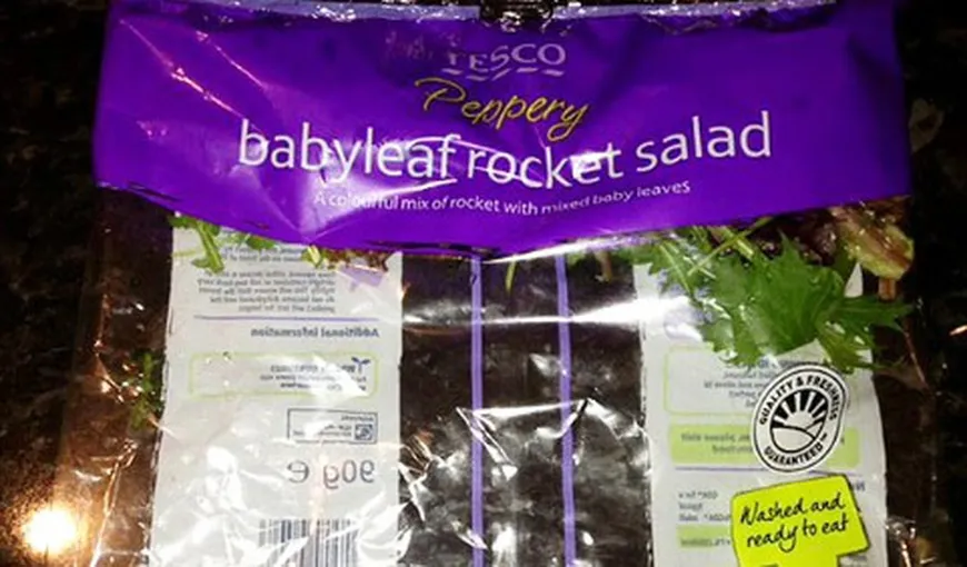 Descoperire DEZGUSTĂTOARE într-o pungă de salată din supermarket FOTO