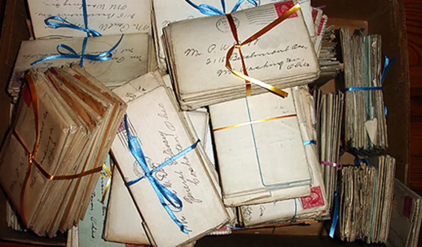 Cel mai leneş poştaş a fost arestat după ce a ars 30.000 de scrisori, în loc să le livreze