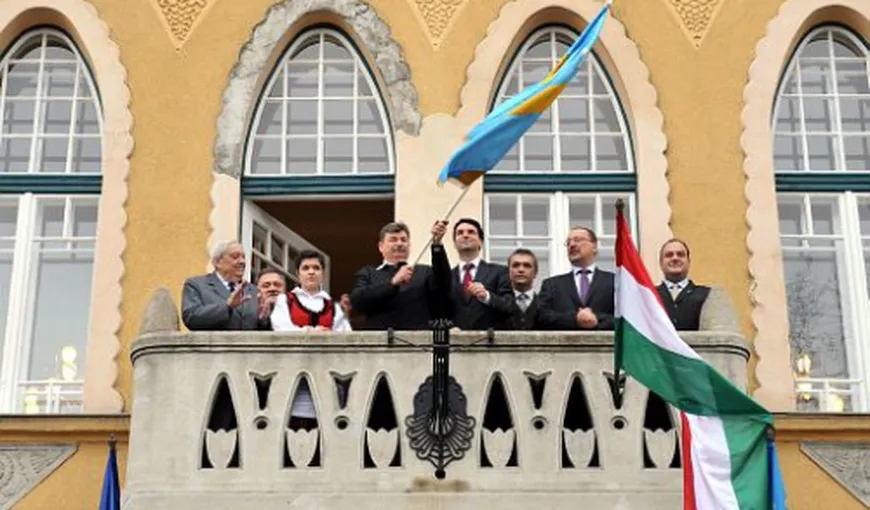 Steagul secuiesc, ARBORAT pe Parlamentul Ungariei. „Nu dorim amplificarea tensiunilor cu România”
