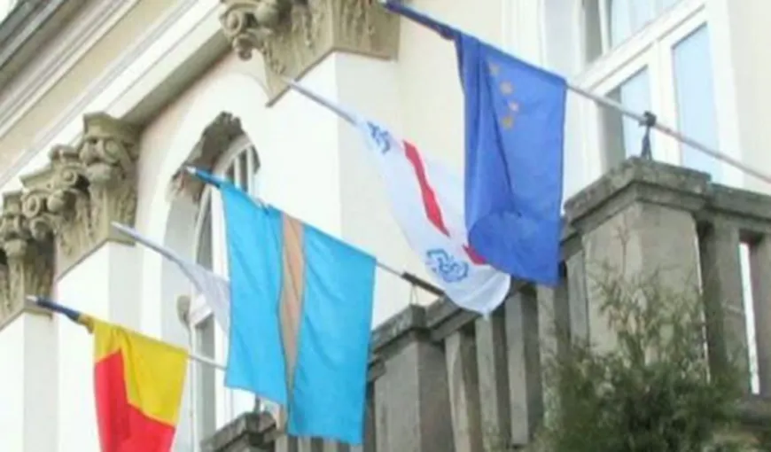 Preşedintele PPMT Covasna a arborat steagul secuiesc pe balconul locuinţei sale