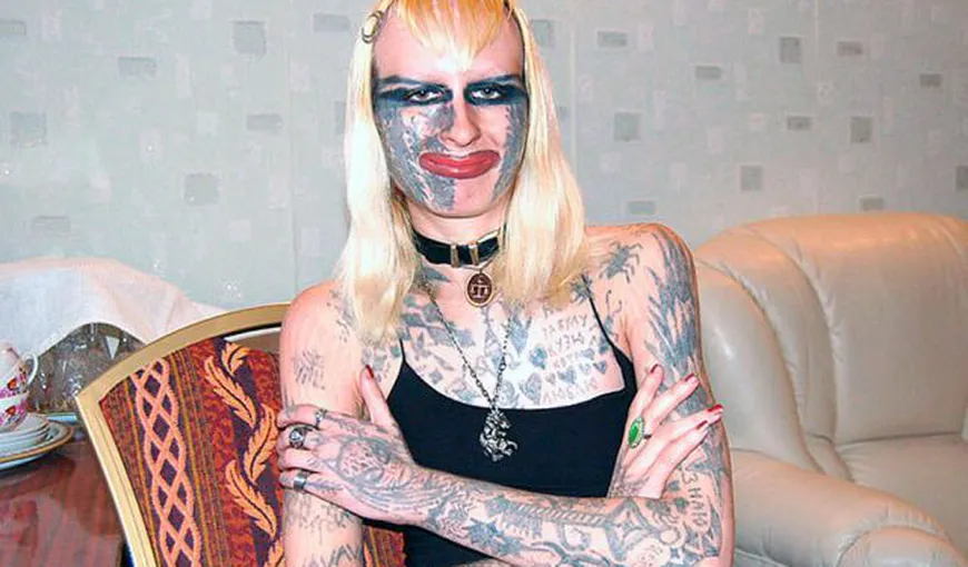O femeie s-a tatuat singură pe tot corpul: Talentul său lasă, însă, de dorit FOTO