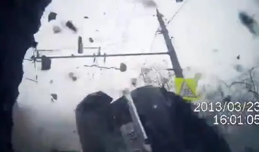 Accident şocant, Rusia. Maşinile s-au făcut praf, un stâlp a fost doborât şi un copil a murit VIDEO