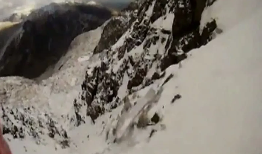 Reacţia unui alpinist în momentul în care cade într-o PRĂPASTIE: „Oooo, la naiba” VIDEO