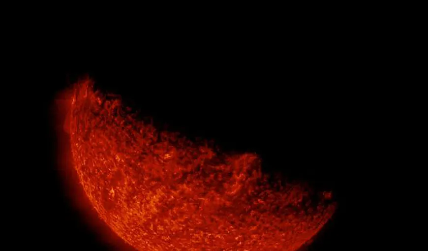 Soarele, eclipsat de Pământ şi de Lună în aceeaşi zi VIDEO