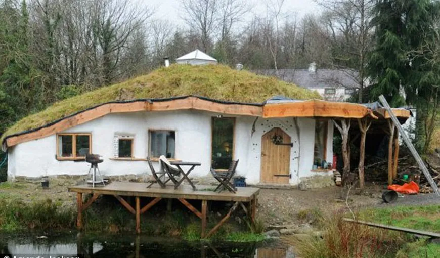 O casă de Hobbit, în Marea Britanie: Frumoasa locuinţă de poveste ar putea fi demolată FOTO