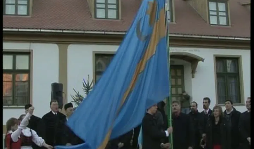 Steagul secuiesc, arborat la Baraolt. „Acest guvern şovin comunist vrea să ni-l ia”