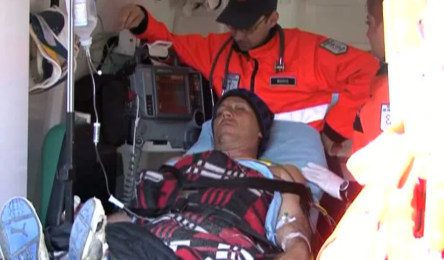 Circ la spital cu un bărbat înjunghiat: S-au îmbătat cu ţuică, dar s-au luat la bătaie de la fasole