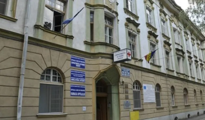 O asistentă, acuzată că a PĂLMUIT o fetiţă internată în Spitalul de Pediatrie din Sibiu