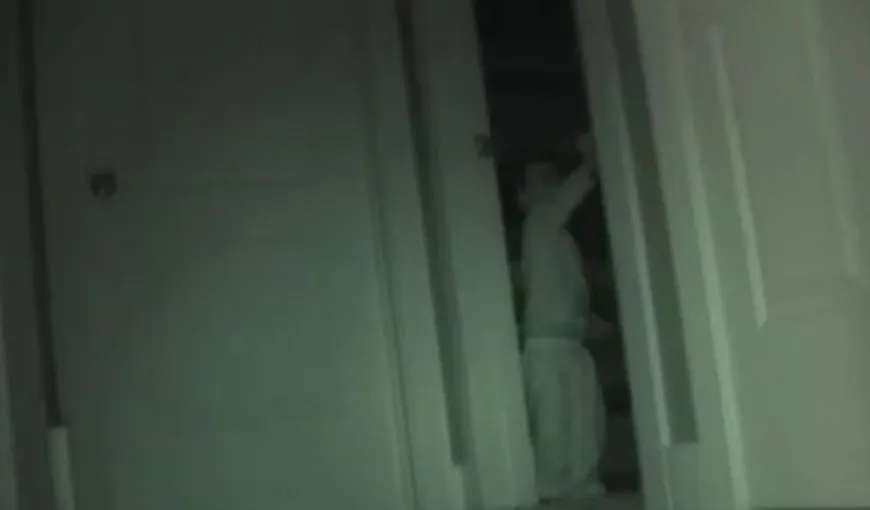 Părinţii l-au filmat noaptea: Ce face un puşti de doi ani când crede că nu-l vede nimeni VIDEO