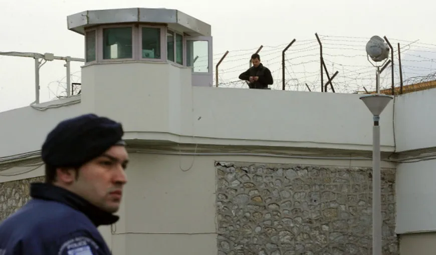 EVADARE spectaculoasă în Franţa: Un deţinut a aruncat în aer porţile închisorii