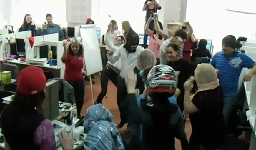 Harlem Shake de 8 Martie. Toţi angajaţii unei firme din Cluj s-au lansat într-un dans haotic VIDEO