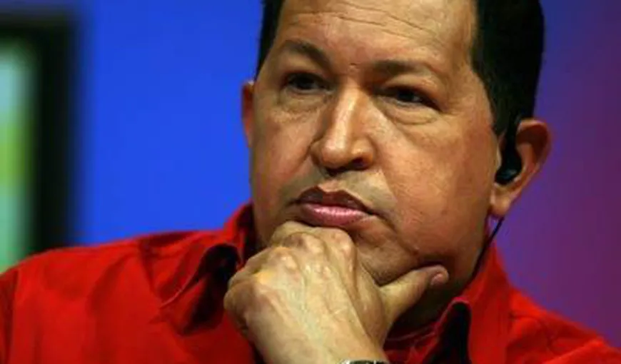 Trage de viaţă cât poate: Hugo Chavez face iarăşi chimioterapie, dar are „moralul bun”