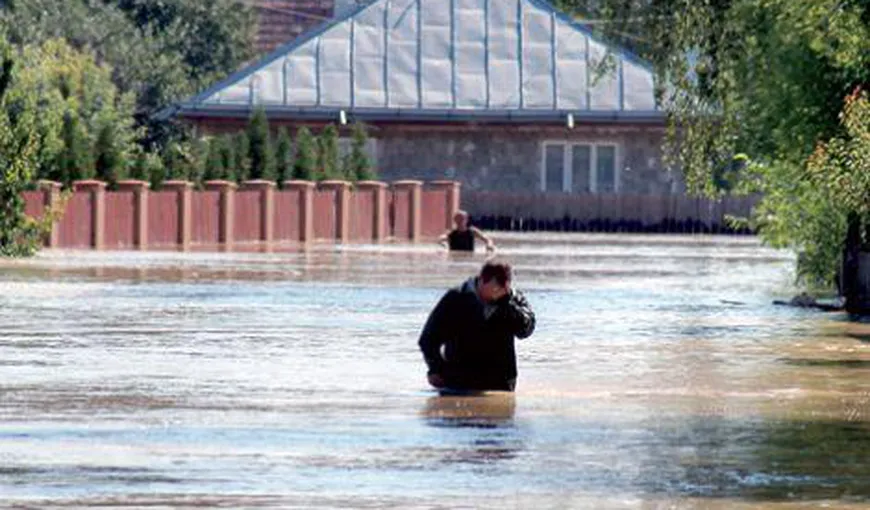 Caraş-Severin: Aproape 50 de gospodării au fost inundate din cauza precipitaţiilor puternice