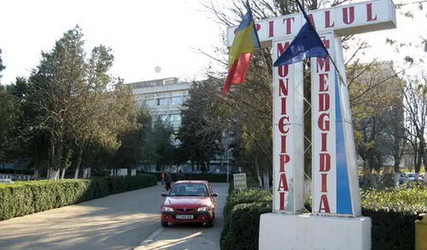 Scandal cu romi în curtea spitalului din Medgidia. Un tânăr şi-a atacat socrul cu cuţitul