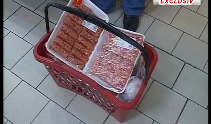 Mici din carne de cal într-un hypermarket din Bucureşti VIDEO