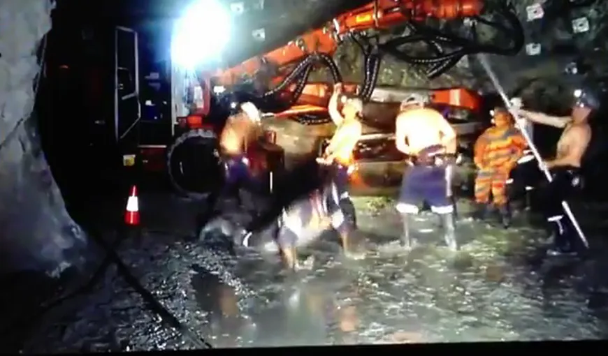 Minerii Harlem Shake au fost concediaţi după ce au postat filmuleţul pe internet VIDEO
