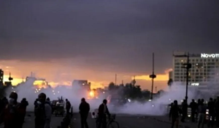 Criză în Egipt: Manifestanţii au incendiat un comisariat din Port Said