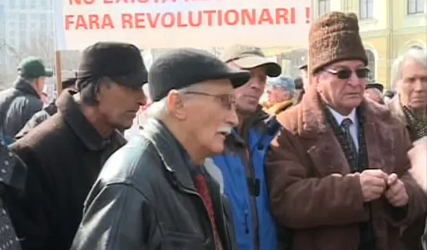 PROTEST la Guvern. Aproximativ zece revoluţionari au intrat în greva foamei VIDEO