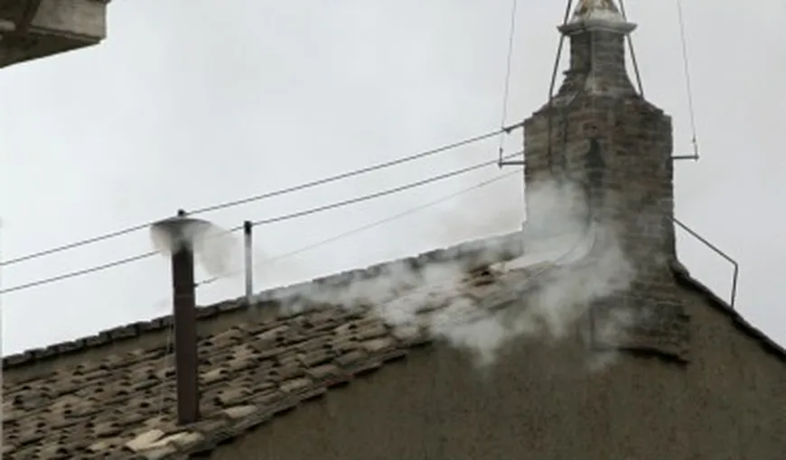 Fum alb, fum negru: Ritualul secular prin care se anunţă alegerea unui Papă