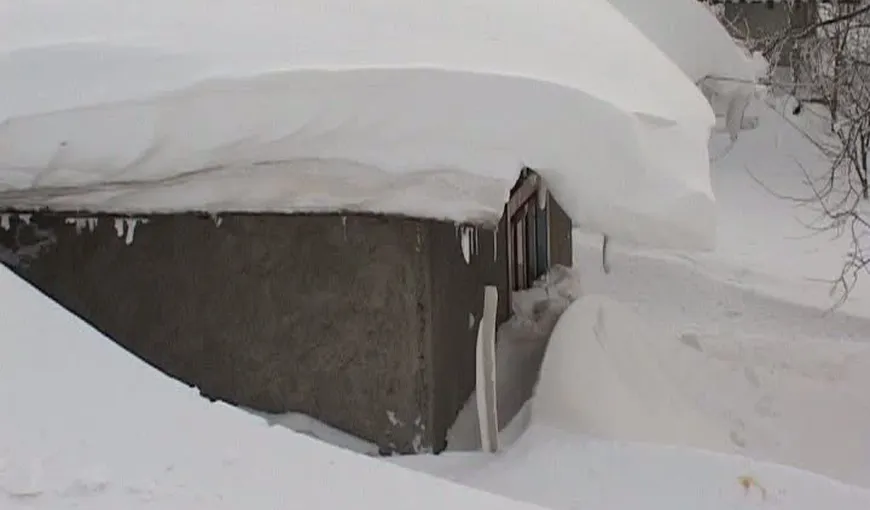 Zăpadă de doi metri în plină primăvară, în Suceava VIDEO