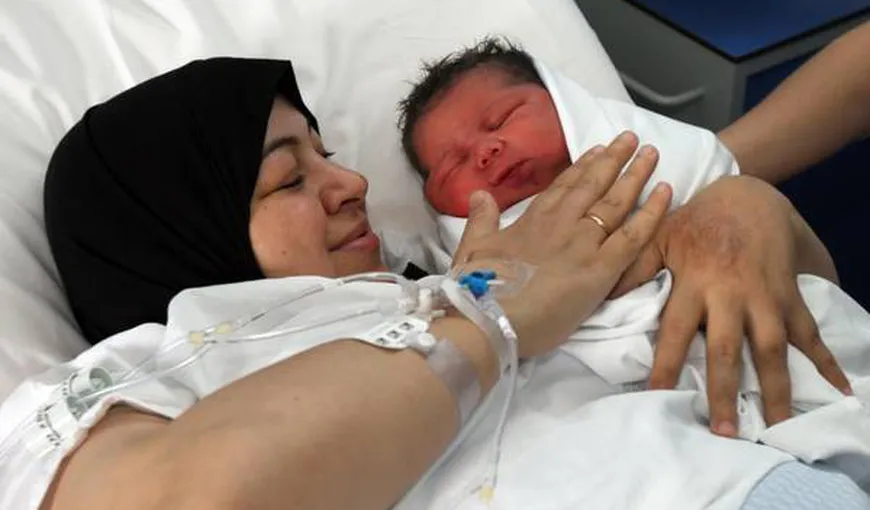 Bebeluşul gigantic: O femeie din Italia a născut un copil de 6,3 kilograme FOTO