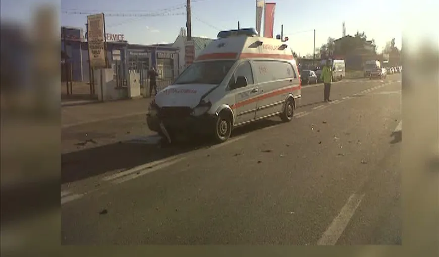 Accident de AMBULANŢĂ la Târgu Jiu: Două femei au fost rănite, printre care şi o GRAVIDĂ