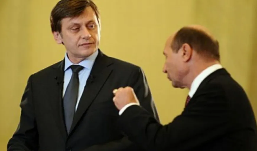 Antonescu, la Cotroceni. Ce a spus de Băsescu înainte de a participa la ceremonia de la Palat