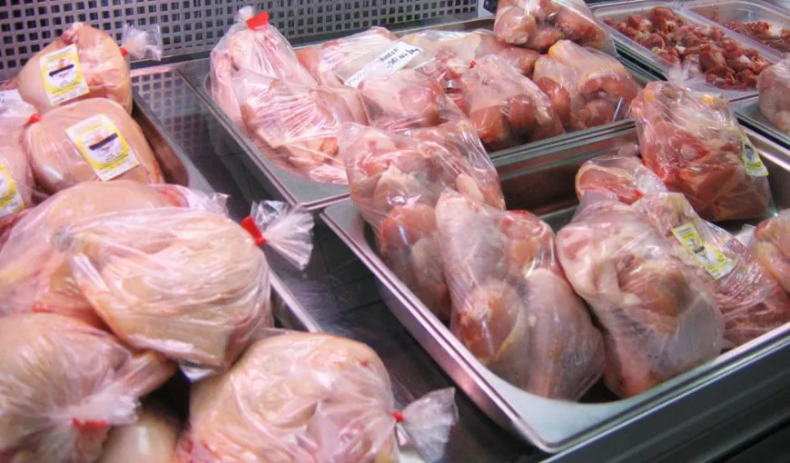 Zeci de tone de carne de pui şi de fructe, confiscate de poliţiştii bucureşteni