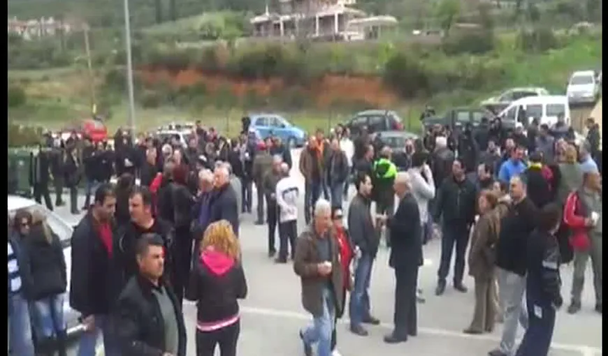 Zeci de români, sechestraţi în Grecia în timpul unui protest gen „Roşia Montană” VIDEO