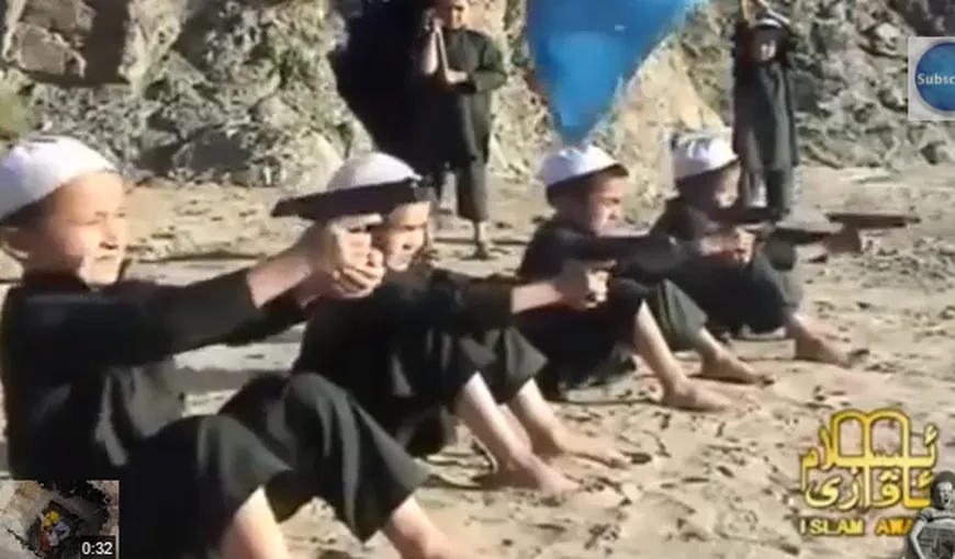 VIDEO cutremurător: Copii de 5 ani care mânuiesc mitraliere şi carabiniere
